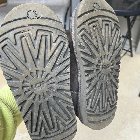 Girls Bailey Button Ugg Boots - Picture 3 of 4